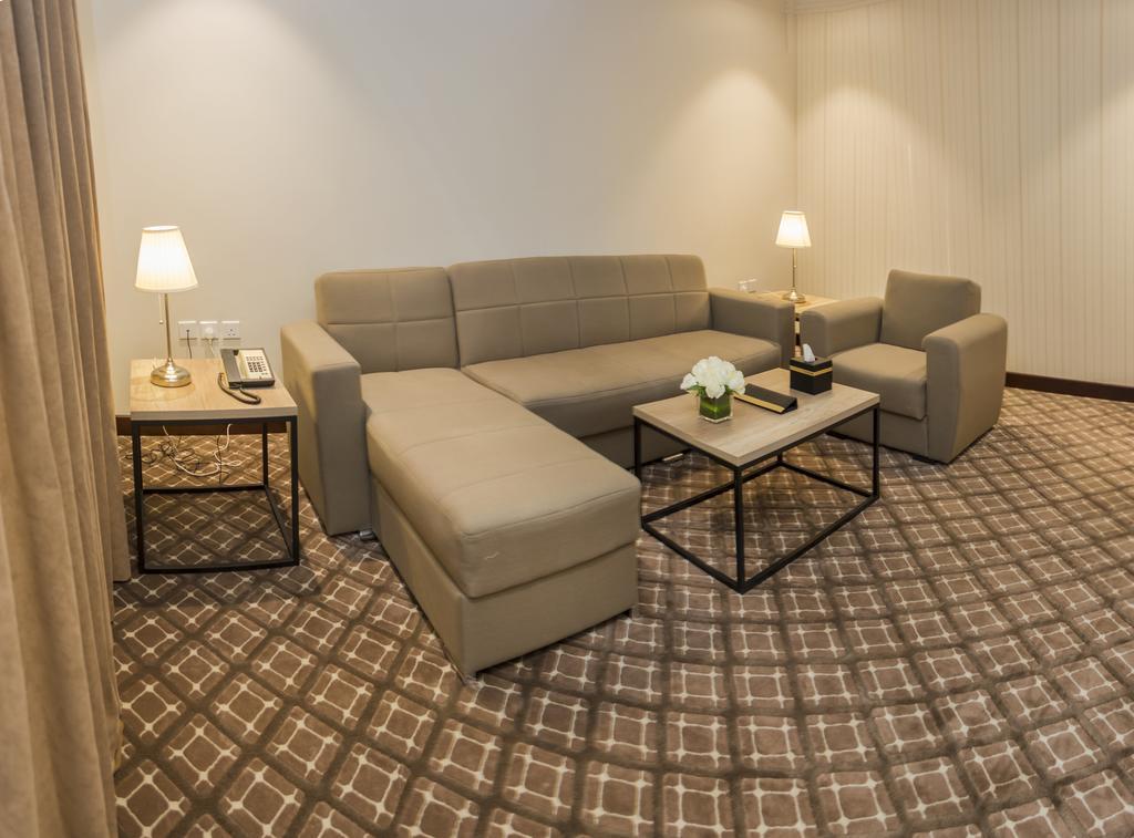 Burj Alhayat Hotel Suites Olaya Riyadh Bagian luar foto